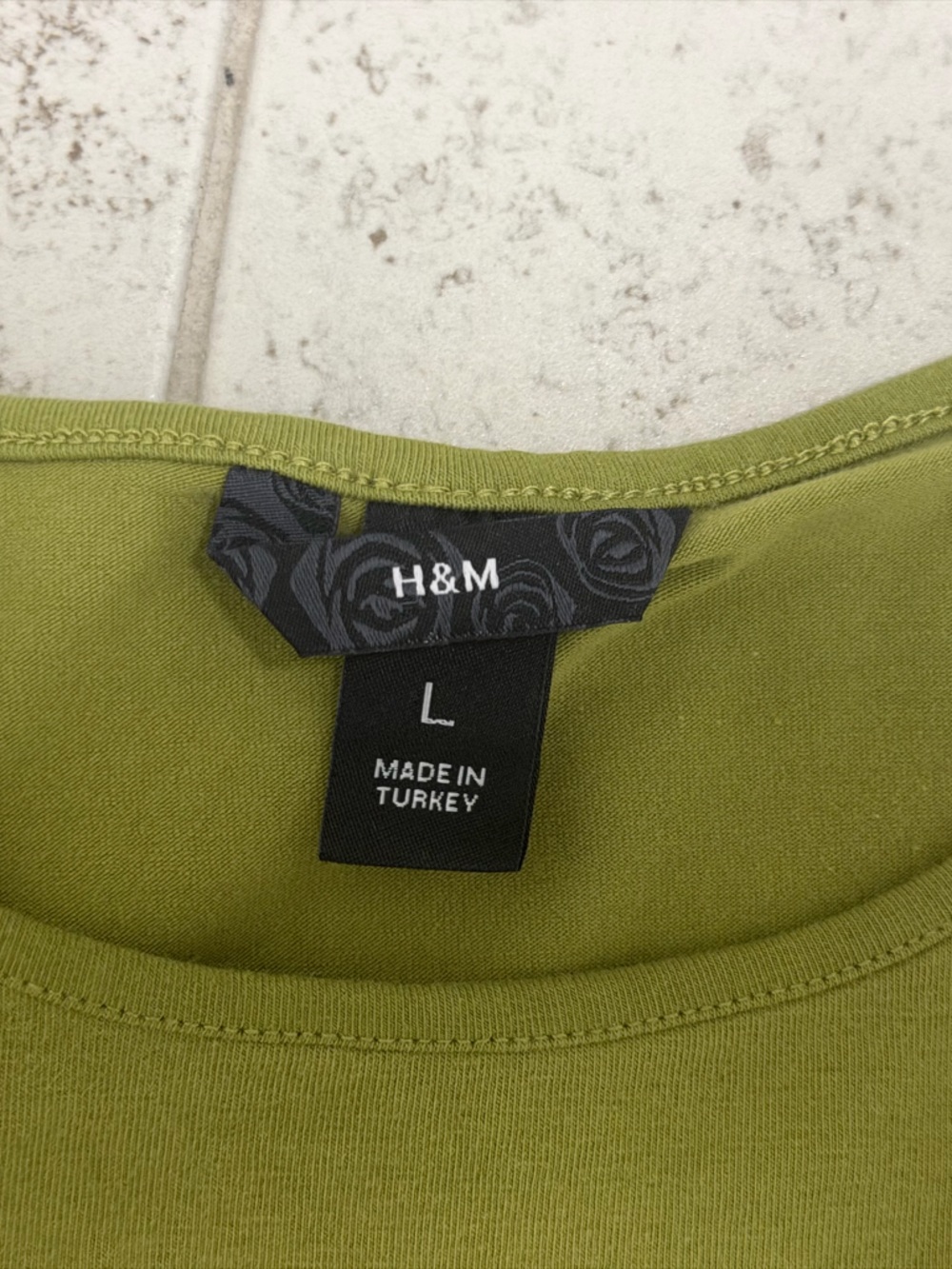 H&M women’s Olive Green Short Sleeve Crew Tee size L made in turkey - Picture 2 of 3